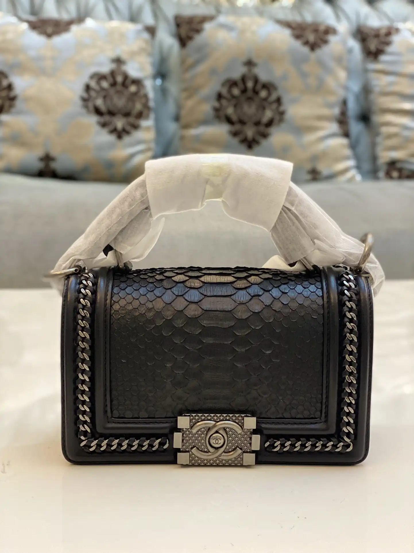 Tony Luxuries CHANEL BOY BAG 20CM 0125