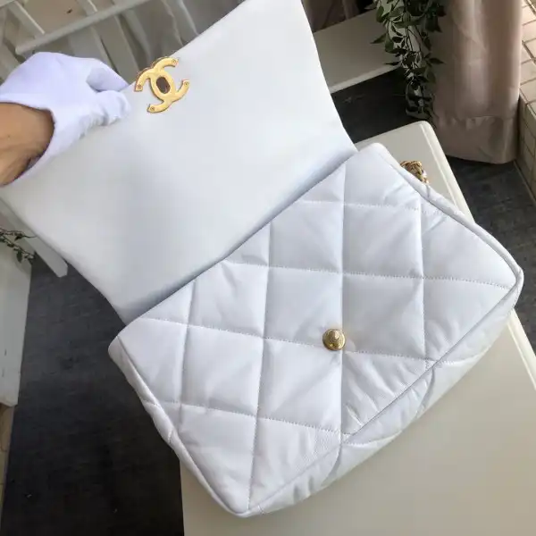 Tony Luxuries CHANEL 19 FLAP BAG 0131