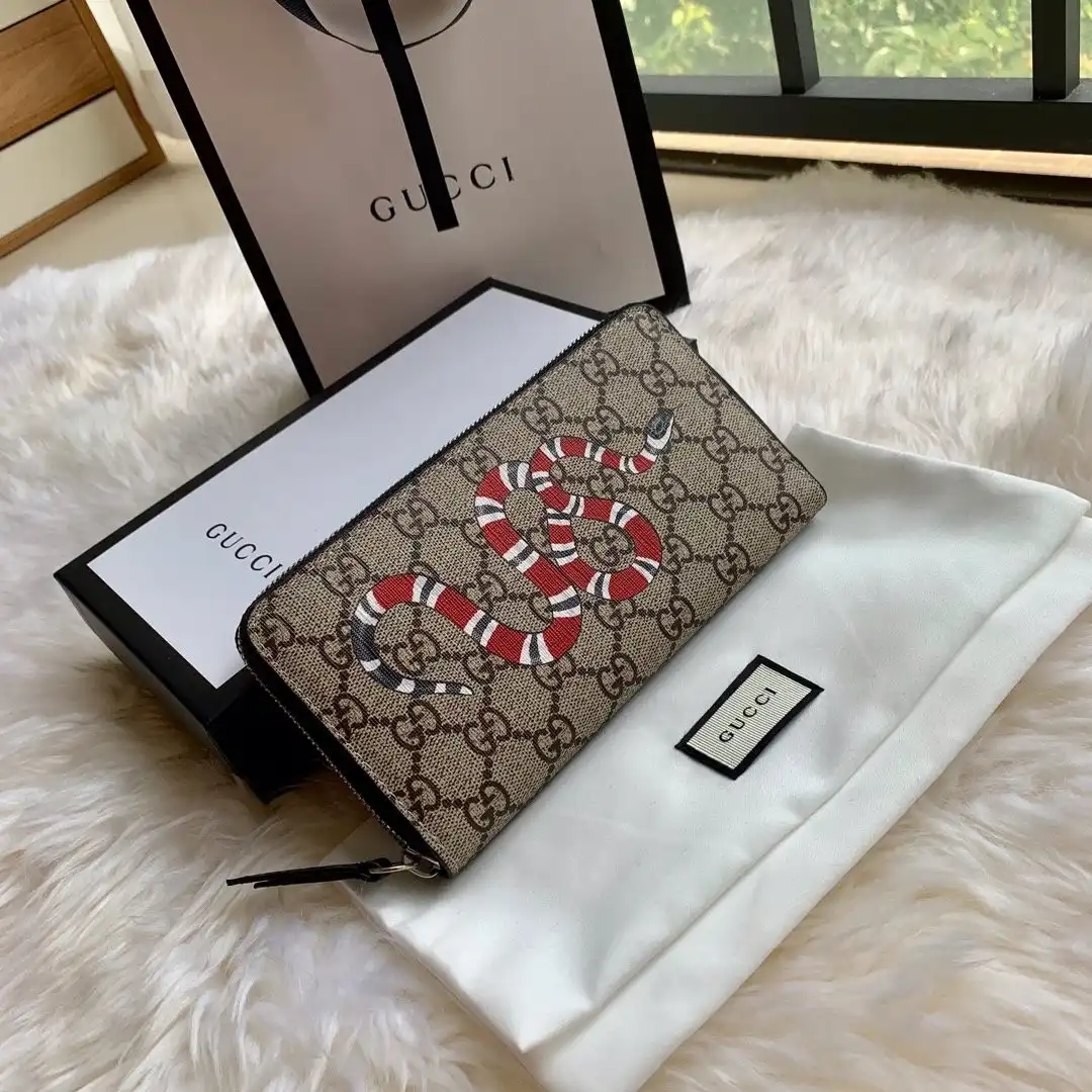 Tony Luxuries GUCCI Bee print GG zip around wallet 0126