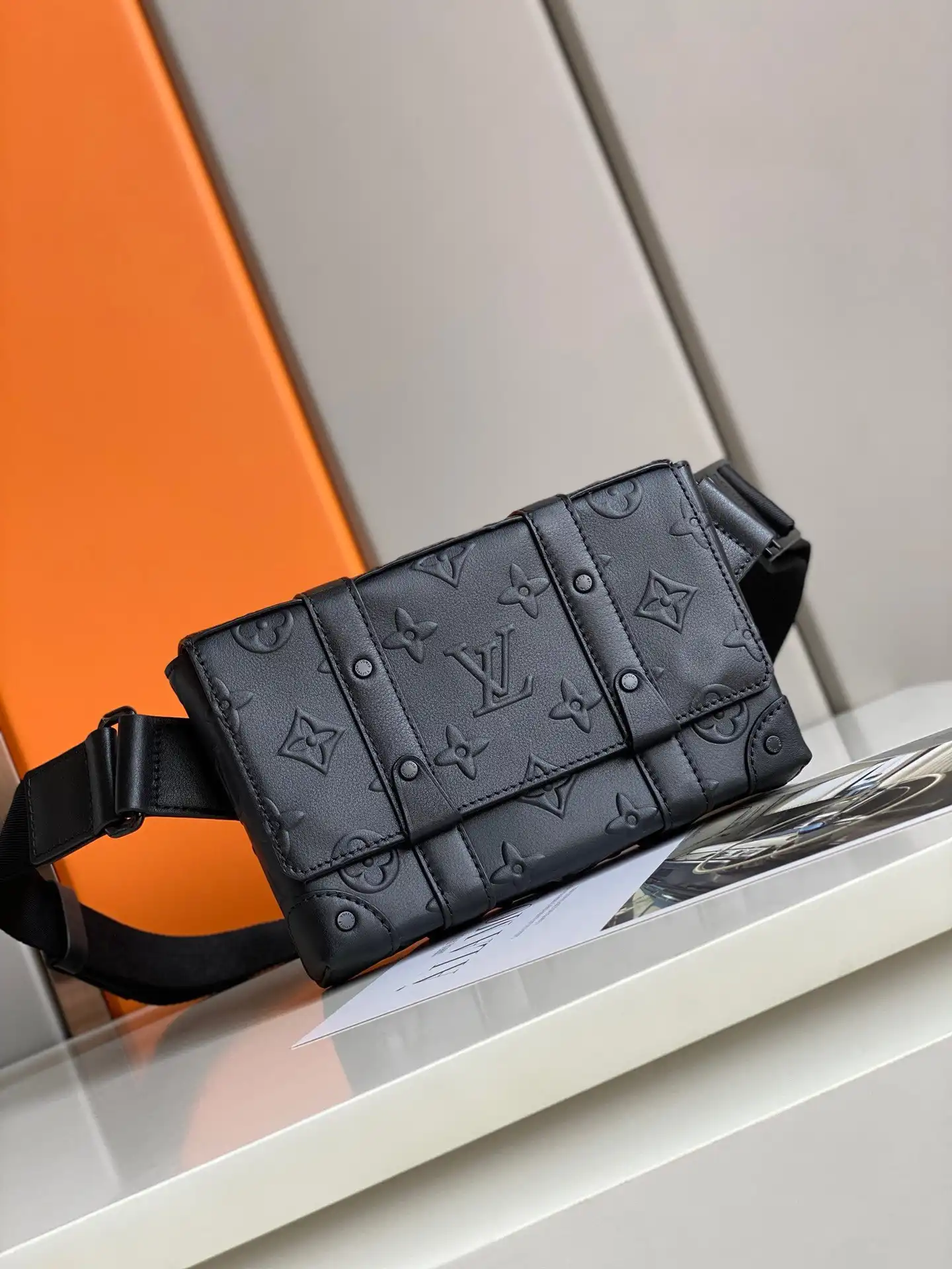 LOUIS VUITTON TRUNK SLINGBAG 0129