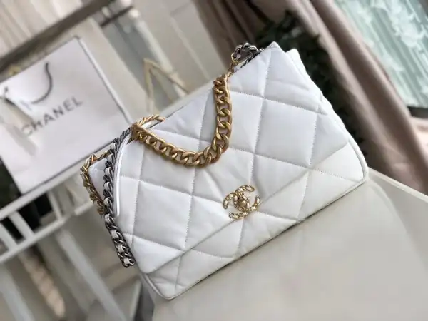 CHANEL 19 FLAP BAG 0131