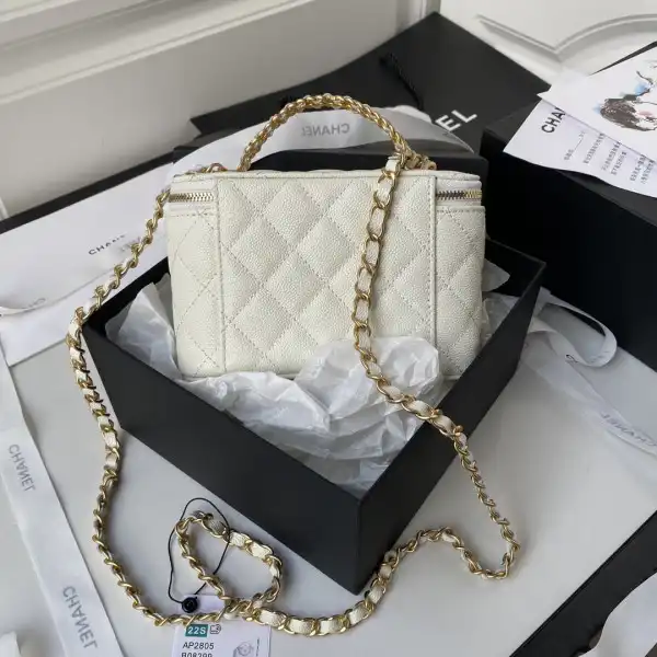 Tony Luxuries CHANEL VANITY CASE 0131