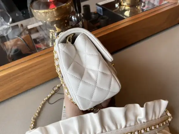 Tony Luxuries CHANEL FLAP BAG 0131