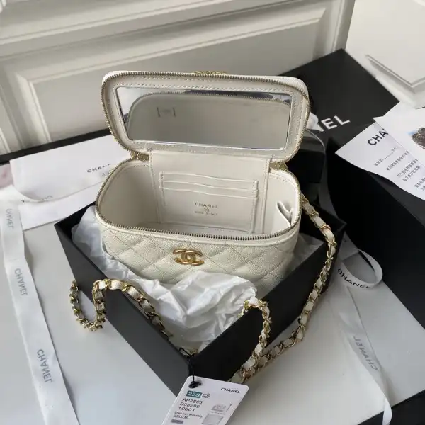 Tony Luxuries CHANEL VANITY CASE 0131